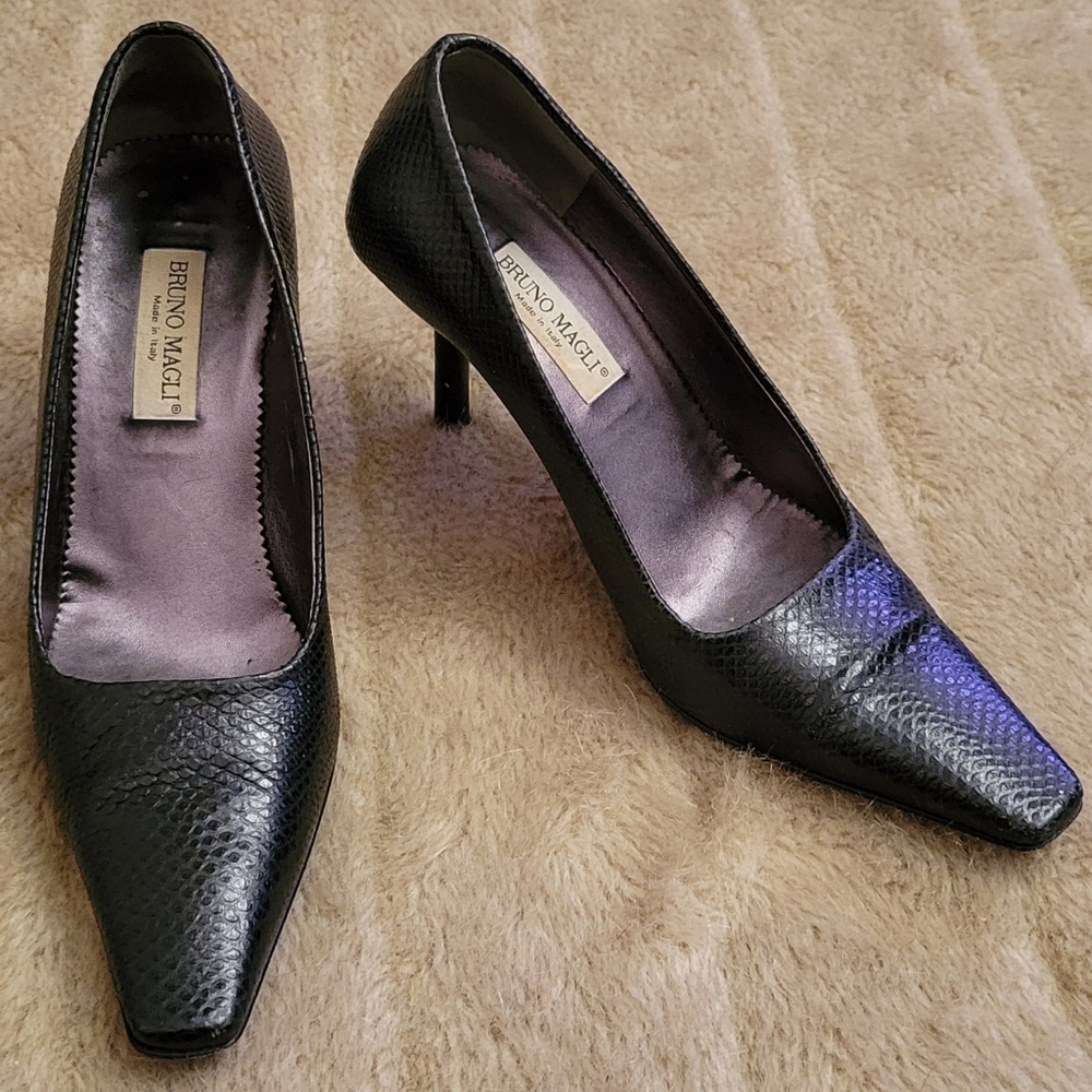 Bruno Magli ever classic and perfect black pumps, 5B